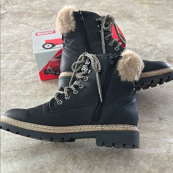 Steve Madden Black Winter Boots with Fur Lining and Thick Sole - Picture 5 of 10